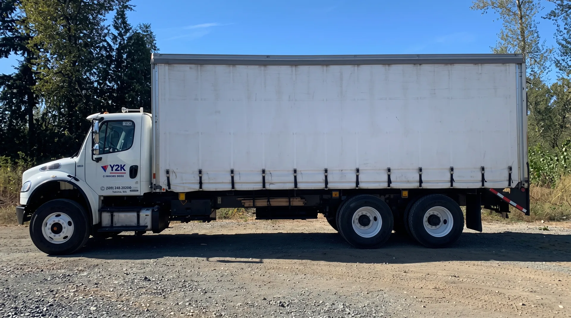 Y2K Transport curtain-side truck